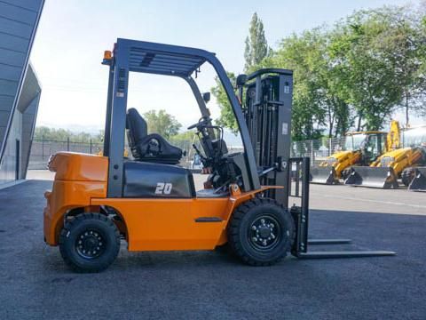 China Factory Price Small 2tons Diesel Forklift
