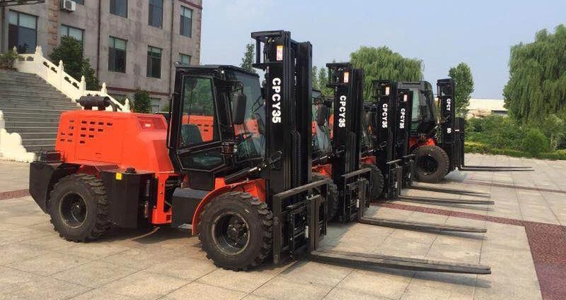 3ton Rough Terrain Forklift Diesel, Ce, Hydraulic, Wide View Mast, Four Wheels Driving Rough Terrain Forklift
