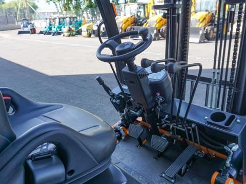 China Factory Price Small 2tons Diesel Forklift