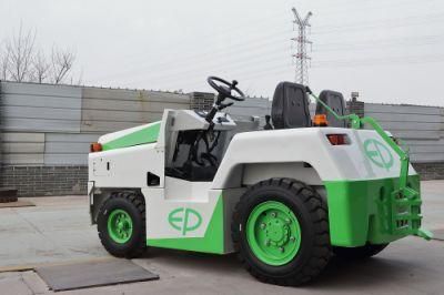 Four Wheels Cargo Luggage Diesel Towing Tractor.