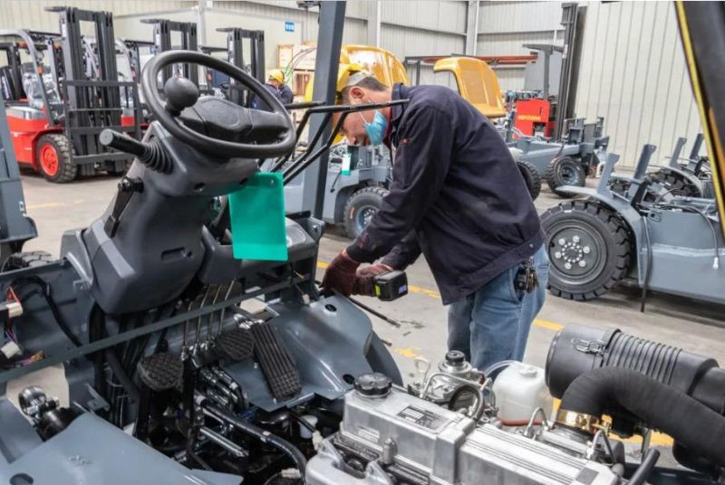 Isuzu C240 Diesel Engine Forklfit Price with 3 Stage Mast