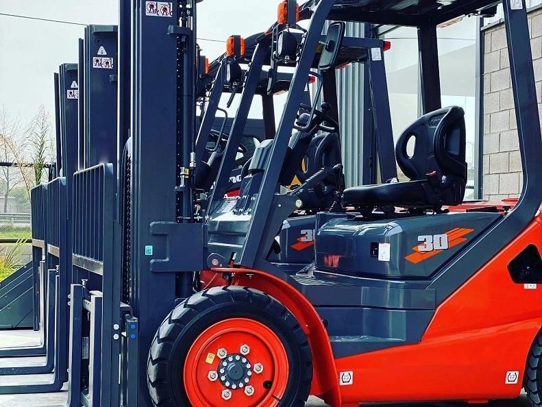 High-Efficiency 3 Tons Diesel Engineering Forklift LG30dt for Construction Work
