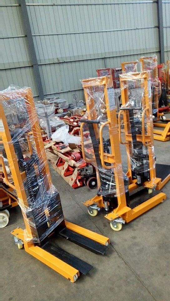 1500kg Hand Operated Forklifts with Wide Legs Straddle Stacker