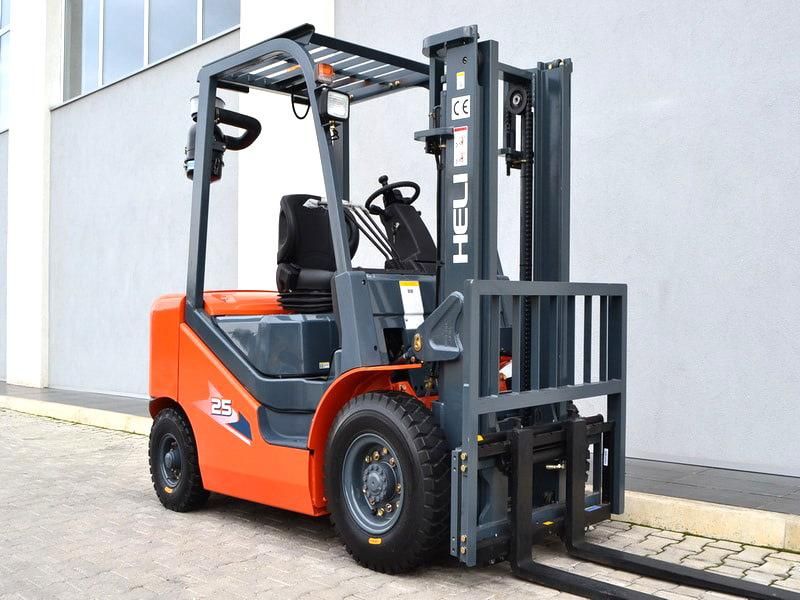 Heli 6 Units 2.5 Ton Diesel Forklift Cpcd25 Export to Argentina