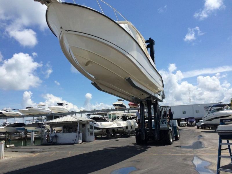 20 Ton Boatlifter Boat-Handling Diesel American Wiggins W2.7, W2.9 Marina Lifts Forklift for Dry-Stack Marina Storage