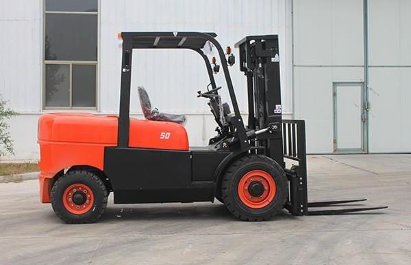 China Manufacture 4.5t Diesel Forklift Small Four-Wheel Electric Forklift