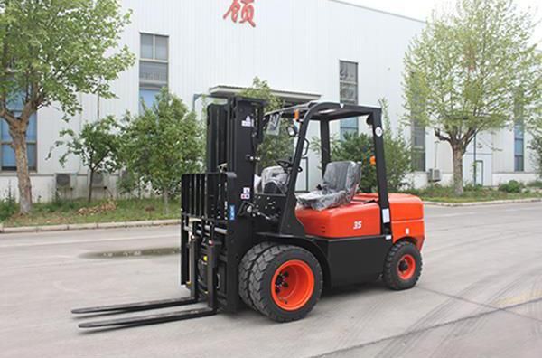 4 Wheel Forklift Mini 1.5ton Forklift Diesel Fork Lift