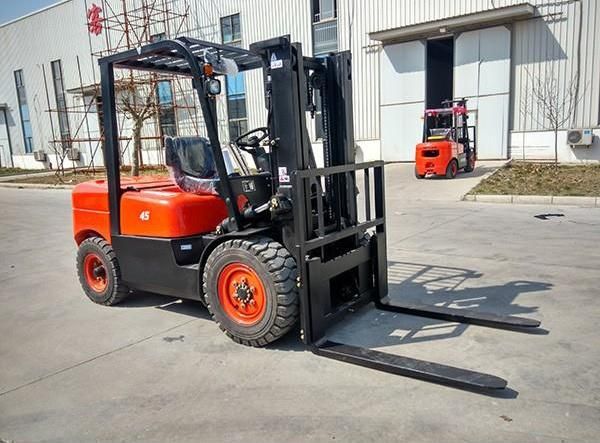 4 Wheel Forklift Mini 1.5ton Forklift Diesel Fork Lift