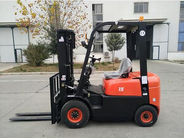 China Manufacture 4.5t Diesel Forklift Small Four-Wheel Electric Forklift