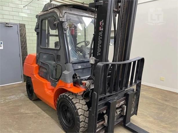 Second Hand Diesel Forklift Toyota 7f40 Good Performance Japanese Isuzu Engine Diesel Used Forklift on Sale