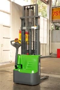 1.5 Ton Driving Stacker System Maintenance Friendly Electric Walkie Stacker Forklift with Gel Battery