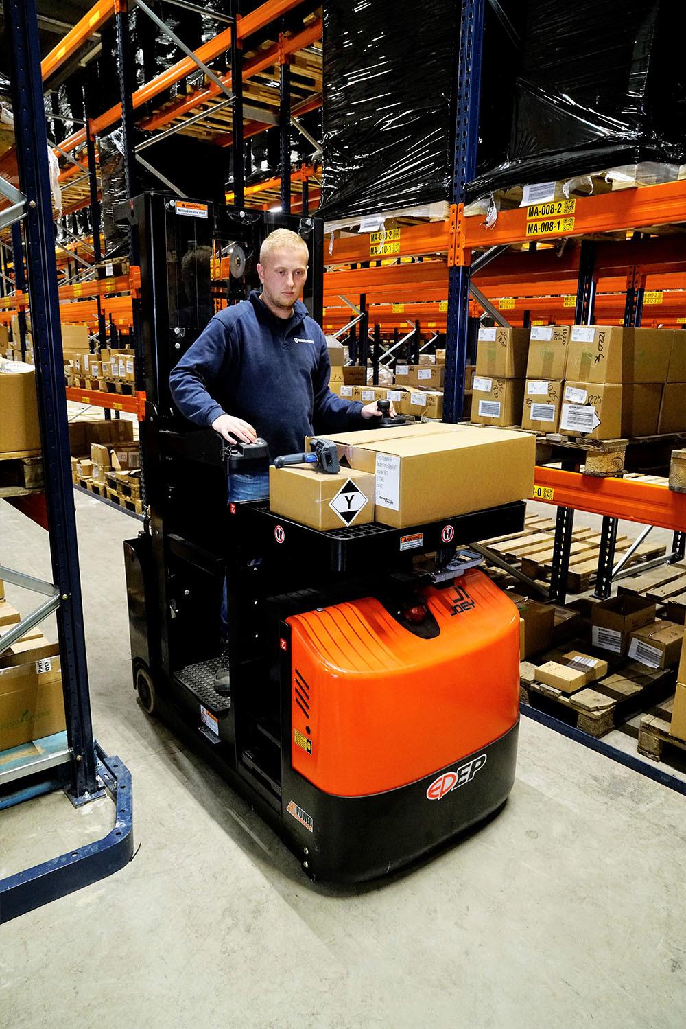 Warehouse High Volume Order Picking Medium Level Order Picker